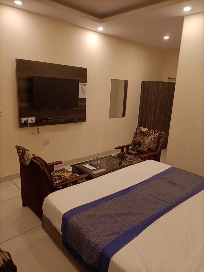 Hotel Aerotech Near Igi Airport Új-Delhi Kültér fotó