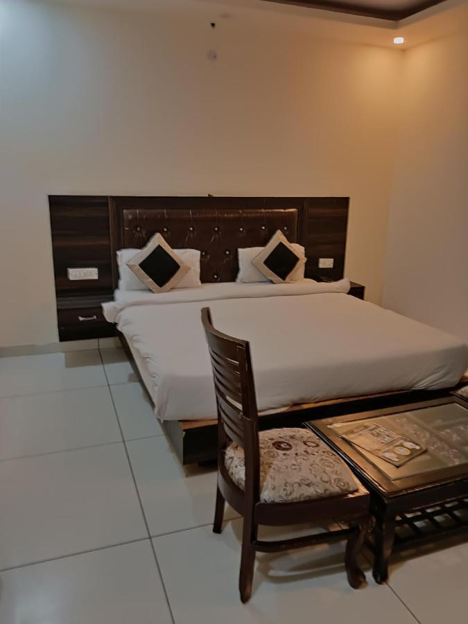 Hotel Aerotech Near Igi Airport Új-Delhi Kültér fotó